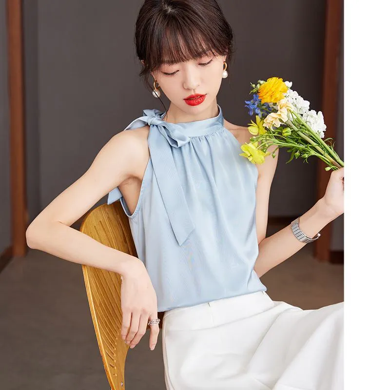 Halter Neck Sleeveless Niche Blouse