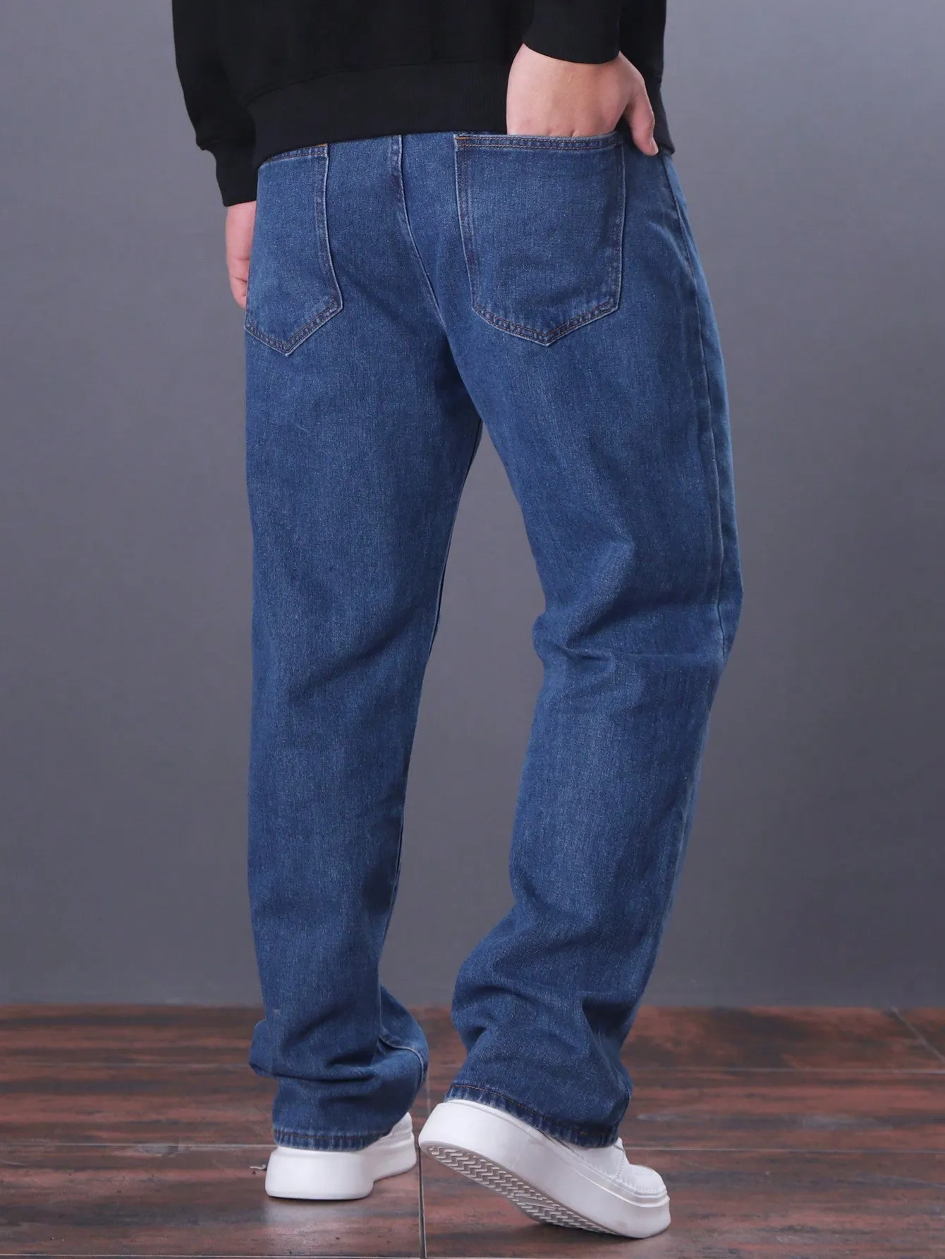 Manfinity Hypemode Loose Fit Men's Straight-Leg Jeans With Slanted Pockets