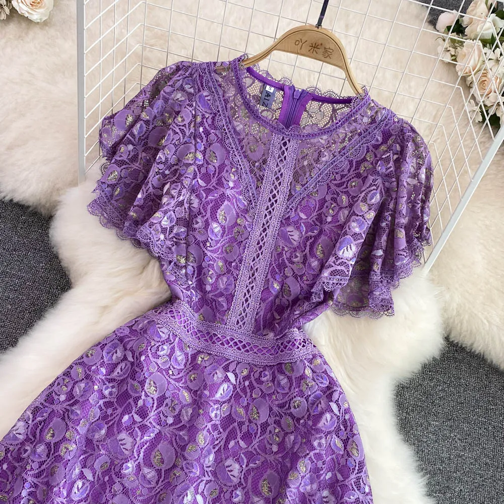 Retro Court Style Round Neck Flying Sleeve A-line Lace Dress      S4460