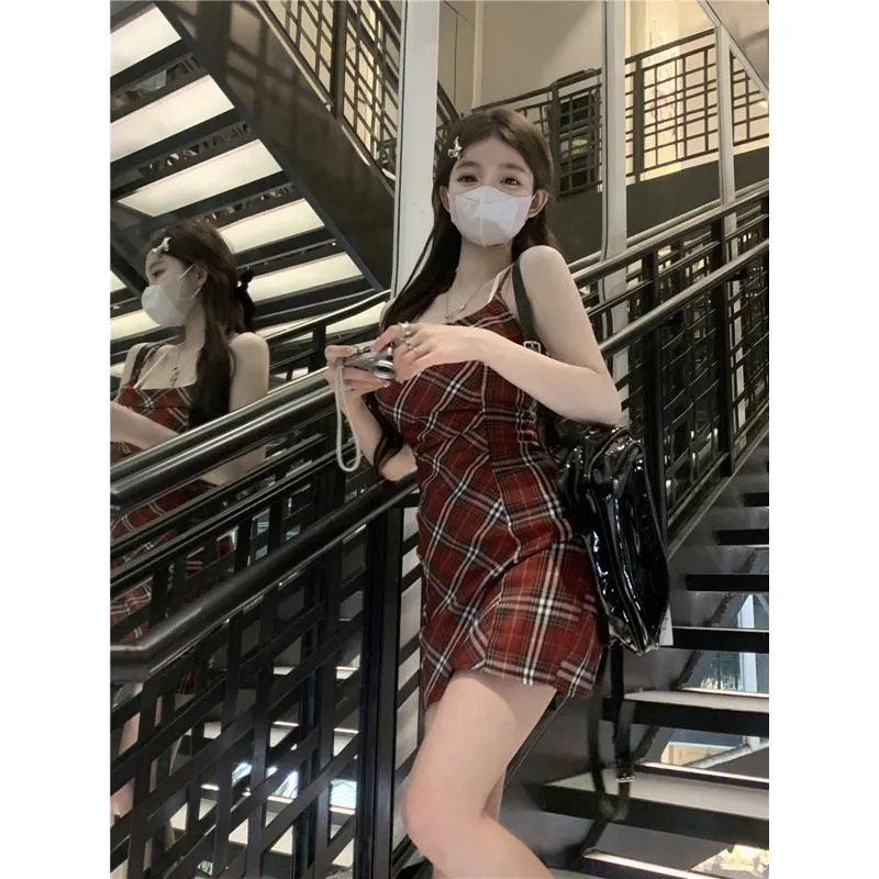 Slimming Cinched Waist Hip-Hugging Solid Plaid Dress